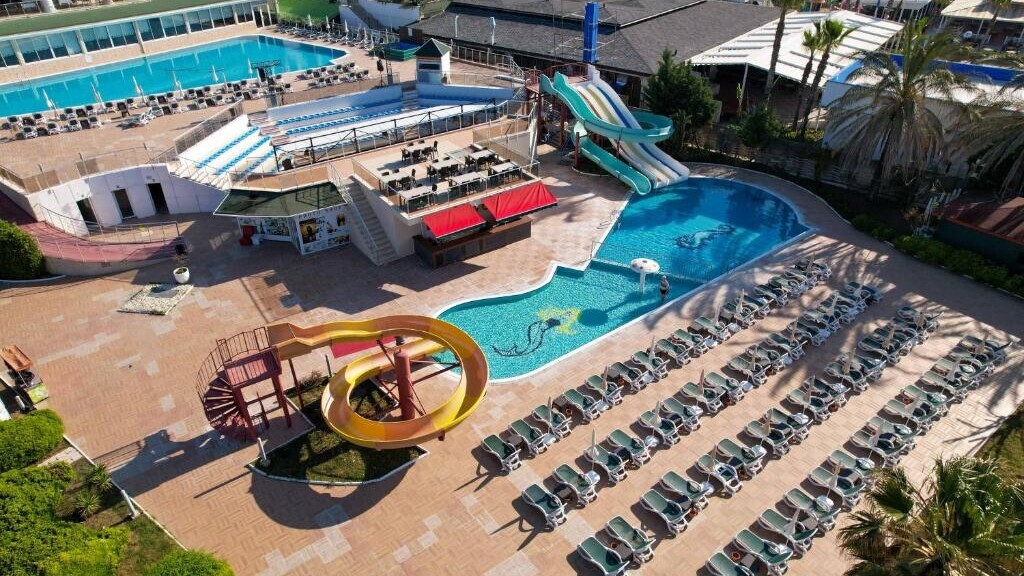 Clover Magic Seagate Hotel